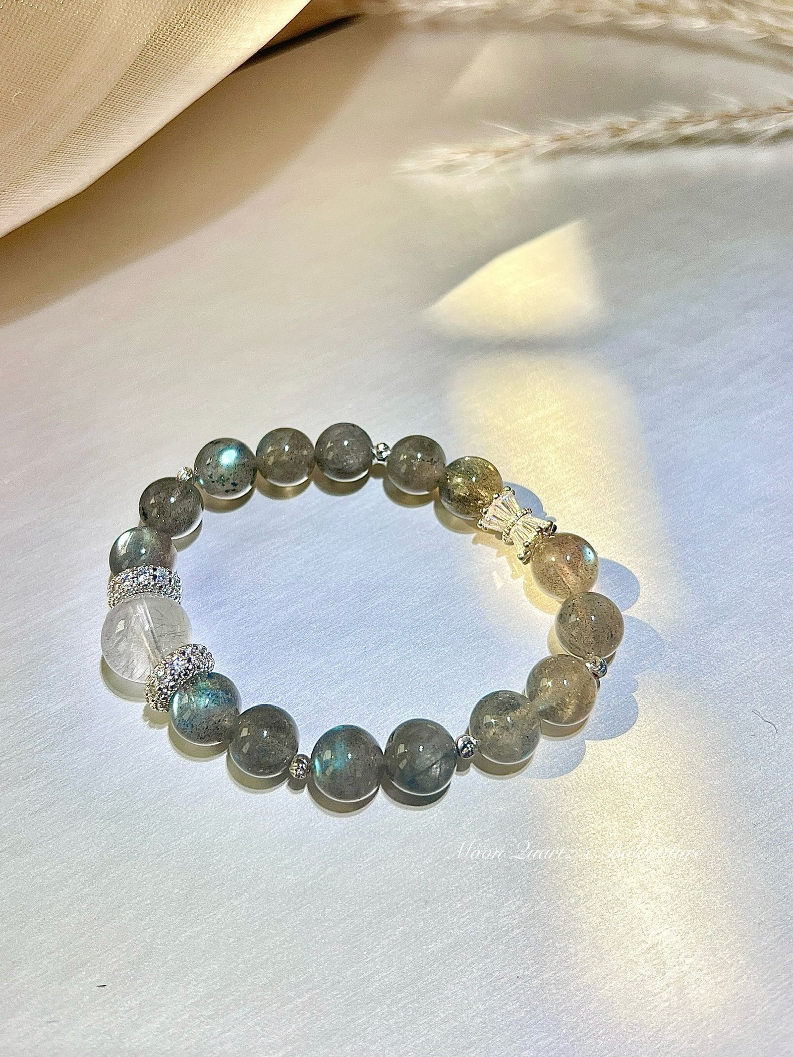 【Moon Quartz 慕珀 x 鉑梵策】聯名限定:月影極光